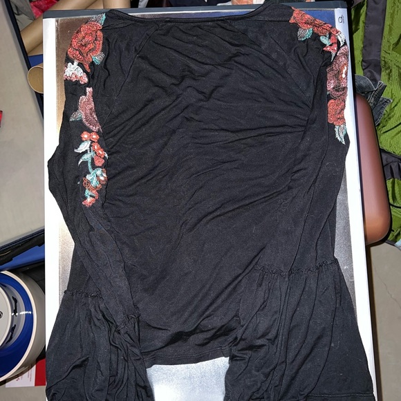 American Eagle soft and sexy material bell long sleeve shirt - Picture 2 of 2